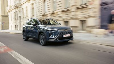 A teljes piacon is átvette a piacvezető pozíciót a magyarországi újautóeladásokban a Toyota 