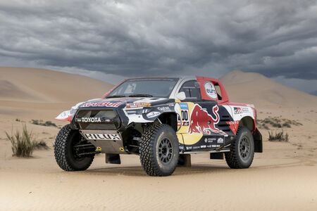 Trzy załogi TOYOTA GAZOO Racing w ulepszonych Toyotach GR DKR Hilux T1+ na Rajd Dakar 2023