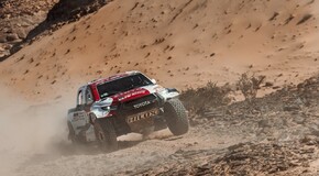 Ďalší víťazný Dakar TOYOTY GAZOO Racing: Al-Attiyah a Baumel prví v cieli