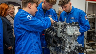 Toyota Central Europe wspiera edukację zawodową. Jak partnerstwo ze szkołą pomaga kształcić przyszłych mechatroników