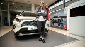 Eva Samková už jezdí novou RAV4