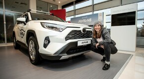 Eva Samková už jezdí novou RAV4