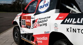 Toyota Hilux Dakar trafiła do muzeum Fernando Alonso 