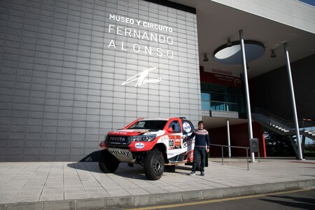 Toyota Hilux Dakar trafiła do muzeum Fernando Alonso 