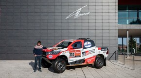 Toyota Hilux Dakar trafiła do muzeum Fernando Alonso 