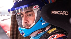 Fernando Alonso testuje Toyotu Hilux v úpravě pro Dakar 