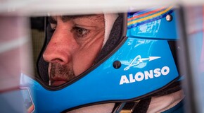 A DAKAR GYŐZTES TOYOTA HILUXOT TESZTELTE FERNANDO ALONSO