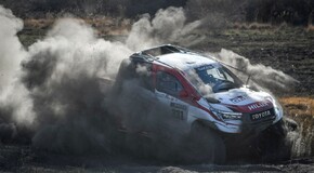  ALONSO ÉS COMA KEMÉNY TAPASZTALATSZERZÉSE FONTOS LÉPÉS A TOYOTA HILUXAL A DAKARHOZ VEZETŐ ÚTON?