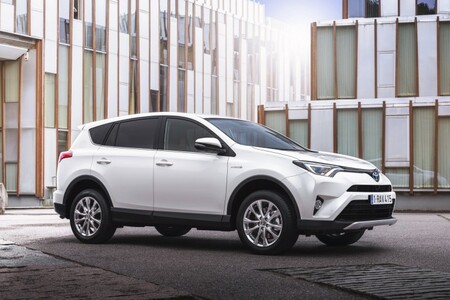 Használt hibrid = Toyota vagy Lexus?