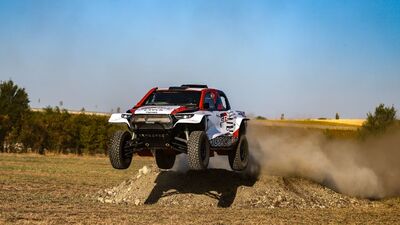 Toyota Ünnep a Balaton Park Circuiten: üzleti partnereivel és a márka rajongóival ünnepelte hazai jelenlétének 35. évfordulóját és az idei 8 új modell bevezetését Magyarország piacvezető autómárkája