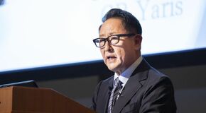 Akio Toyoda a életútján keresztül mutatja be az alapokhoz való visszatérés fontosságát