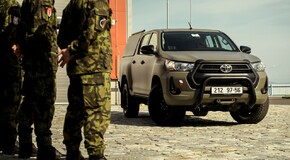 Armáda ČR přebrala prvních 60 vozů Toyota Hilux