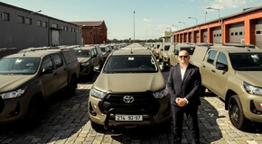 Armáda ČR přebrala prvních 60 vozů Toyota Hilux