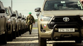 Armáda ČR přebrala prvních 60 vozů Toyota Hilux