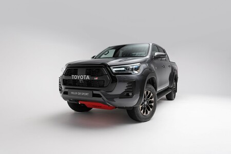 Toyota Hilux GR SPORT w przedsprzedaży. Pick-up inspirowany zwycięstwami w Rajdzie Dakar