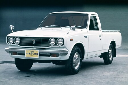 Toyota Hilux kończy 55 lat. Jeden z najpopularniejszych pick-upów na świecie sprzedał ponad 20 milionów egzemplarzy