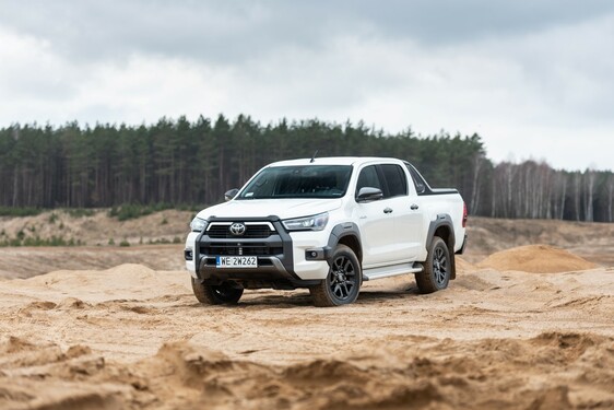 Toyota Hilux kończy 55 lat. Jeden z najpopularniejszych pick-upów na świecie sprzedał ponad 20 milionów egzemplarzy