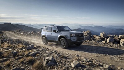 Odświeżona gama Toyoty Land Cruiser w przedsprzedaży. Bogatsze wyposażenie, nowe lakiery i powrót kultowych okrągłych reflektorów