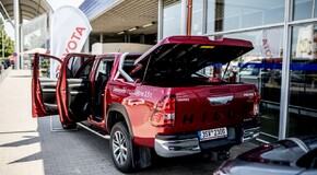 Užitkové vozy Toyota Proace, Hilux a Land Cruiser se představí  u obchodních center