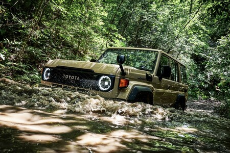 Toyota Land Cruiser 70 wraca do Japonii