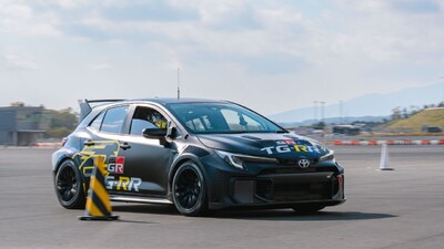 A Toyota növeli a hidrogénhajtás hatékonyságát – intenzív fejlesztéseket hajtottak végre a szupravezetés technológiája terén és sikeres teszteket végeztek a GR Corolla versenyautóval