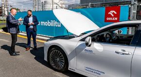 Vedení Mostu bude jezdit ve vodíkové Toyotě Mirai