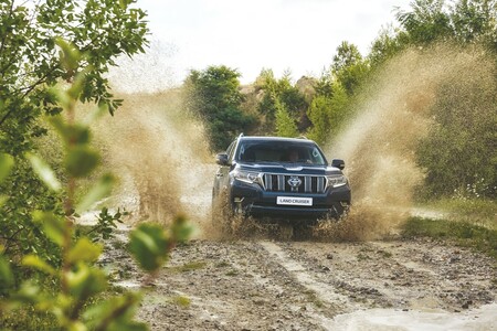 Od pierwszego Land Cruisera do elektrycznego bZ4X. Ponad 70 lat napędów 4x4 w samochodach Toyoty