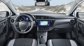 Auris Hybrid 2015