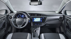 Auris Hybrid 2015