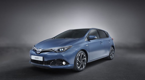 Auris Hybrid 2015