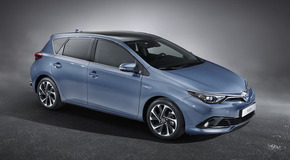 Auris Hybrid 2015