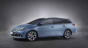 Auris Hybrid 2015