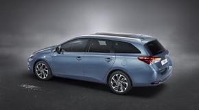 Auris Hybrid 2015