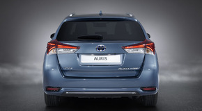 Auris Hybrid 2015