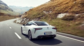 Toyota Central Europe-Czech nominuje do ankety Auto roku 2018 v ČR modely Toyota Prius Plug-in a Lexus  LC 500h