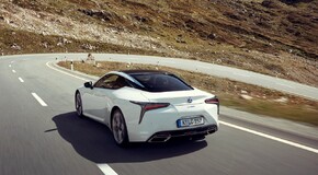 Toyota Central Europe-Czech nominuje do ankety Auto roku 2018 v ČR modely Toyota Prius Plug-in a Lexus  LC 500h