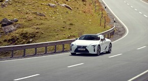 Toyota Central Europe-Czech nominuje do ankety Auto roku 2018 v ČR modely Toyota Prius Plug-in a Lexus  LC 500h