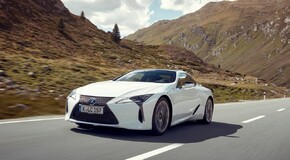 Toyota Central Europe-Czech nominuje do ankety Auto roku 2018 v ČR modely Toyota Prius Plug-in a Lexus  LC 500h