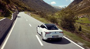 Toyota Central Europe-Czech nominuje do ankety Auto roku 2018 v ČR modely Toyota Prius Plug-in a Lexus  LC 500h