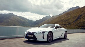 Toyota Central Europe-Czech nominuje do ankety Auto roku 2018 v ČR modely Toyota Prius Plug-in a Lexus  LC 500h