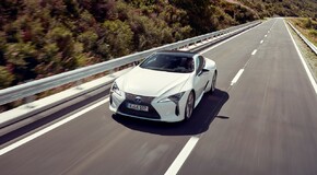 Toyota Central Europe-Czech nominuje do ankety Auto roku 2018 v ČR modely Toyota Prius Plug-in a Lexus  LC 500h