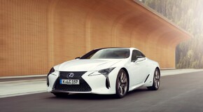 Toyota Central Europe-Czech nominuje do ankety Auto roku 2018 v ČR modely Toyota Prius Plug-in a Lexus  LC 500h