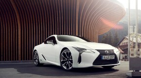 Toyota Central Europe-Czech nominuje do ankety Auto roku 2018 v ČR modely Toyota Prius Plug-in a Lexus  LC 500h