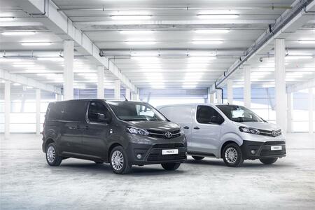 PROACE CITY i Hilux liderują w swoich segmentach. Pięć miesięcy wzrostów linii Toyota Professional