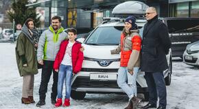 Eva Samková a snowboardcrossový tým převzaly nové vozy Toyota
