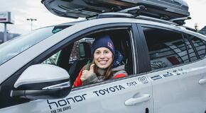 Eva Samková a snowboardcrossový tým převzaly nové vozy Toyota