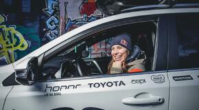 Eva Samková a snowboardcrossový tým převzaly nové vozy Toyota