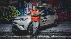 Eva Samková a snowboardcrossový tým převzaly nové vozy Toyota