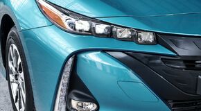 Jön a zöld rendszámos Toyota Prius Plug-in Hybrid   