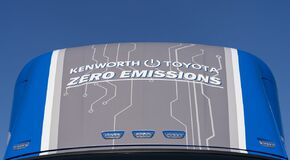 Hamarosan sorozatgyártásra érett lehet a Toyota továbbfejlesztett hidrogén üzemanyagcellás kamionja